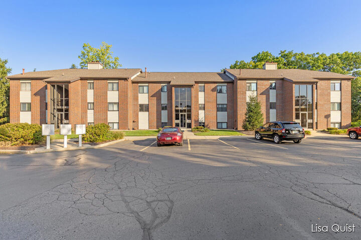3364 Devonwood Hills F  Grand Rapids MI 49525-6821 photo