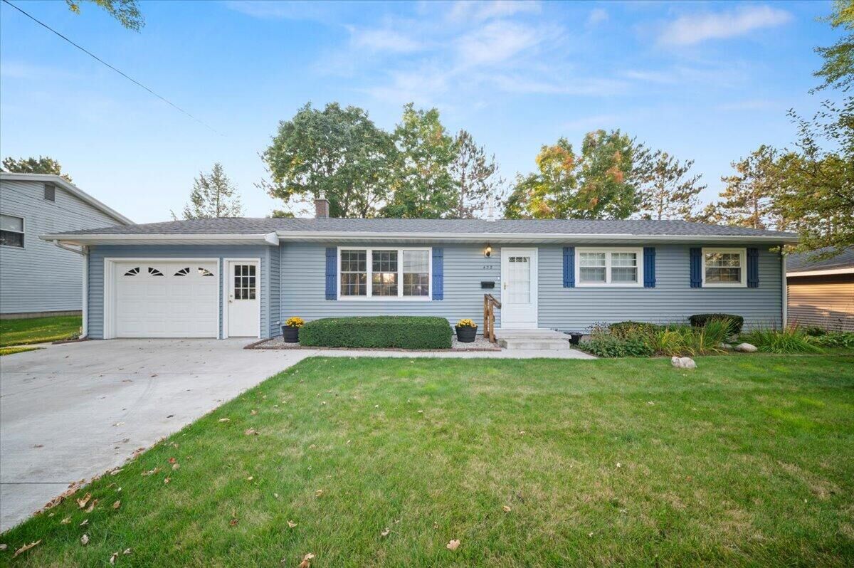 Property Photo: 433 Leeson Avenue MI 49601