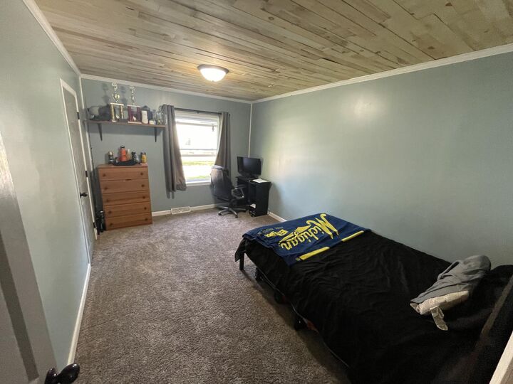 Property Photo: 519 W Oak Street MI 49412