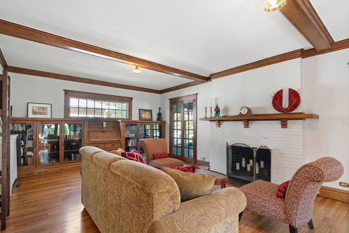 Property Photo:  215 E Elm Avenue  IL 60525 