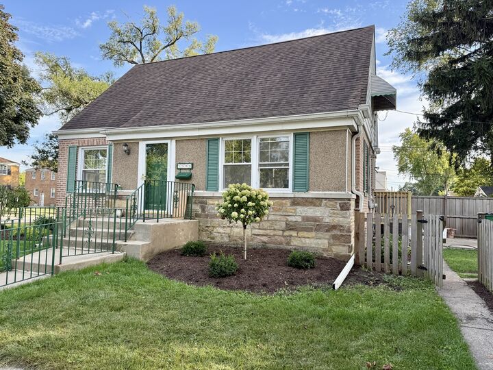 Property Photo: 1500 Bristol Avenue IL 60154