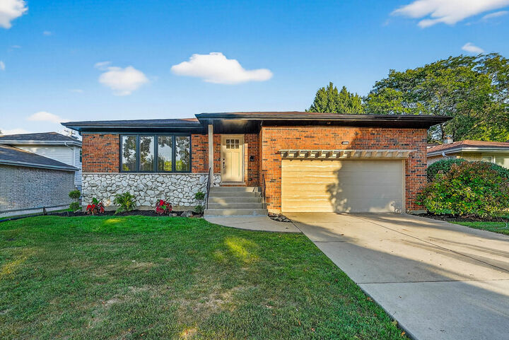 1237 N Ridge Avenue  Arlington Heights IL 60004 photo