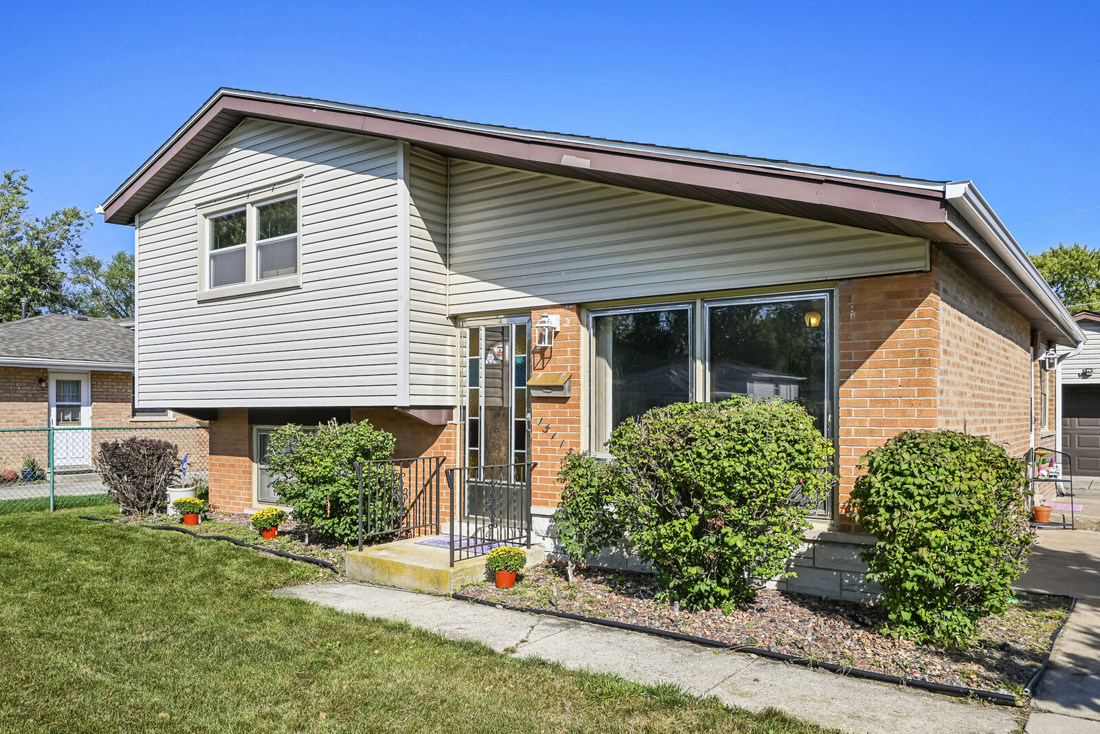 Property Photo: 15115 Springfield Avenue IL 60445