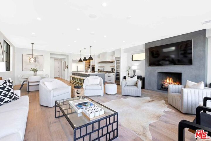 Property Photo:  4106 River Avenue Share 2  CA 92663 