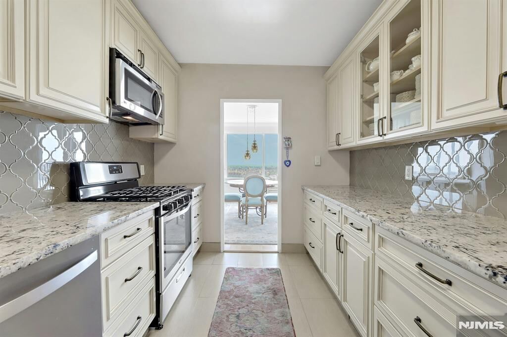 Property Photo: 6 Horizon Road 2207 NJ 07024