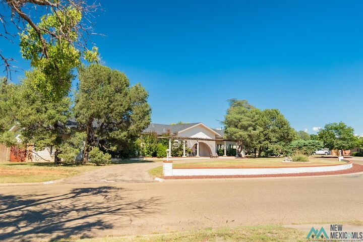 Property Photo: 1308 Fairway Terrace NM 88101