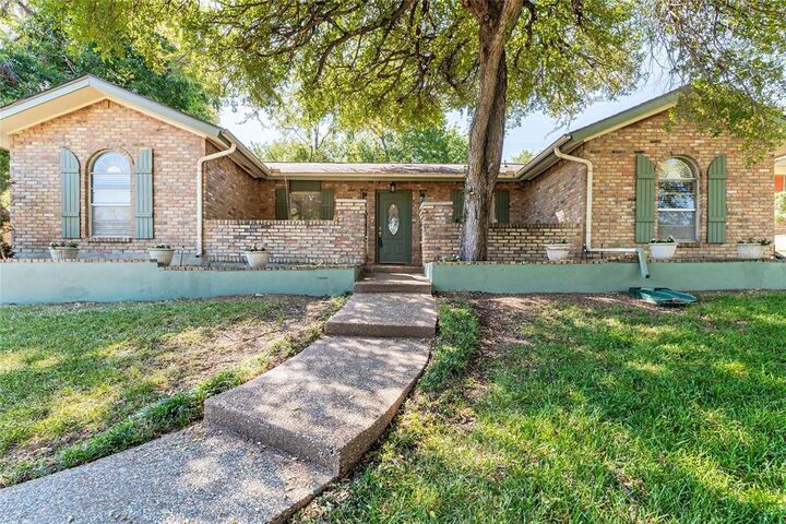 Property Photo: 1917 Rock Creek Drive TX 75050