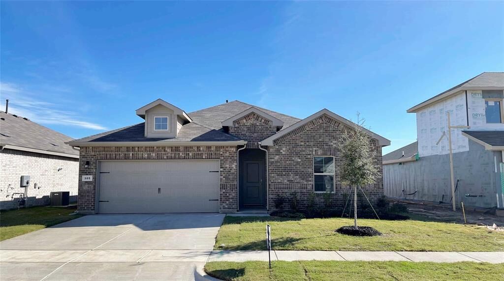 Property Photo: 305 Potato Street TX 76059