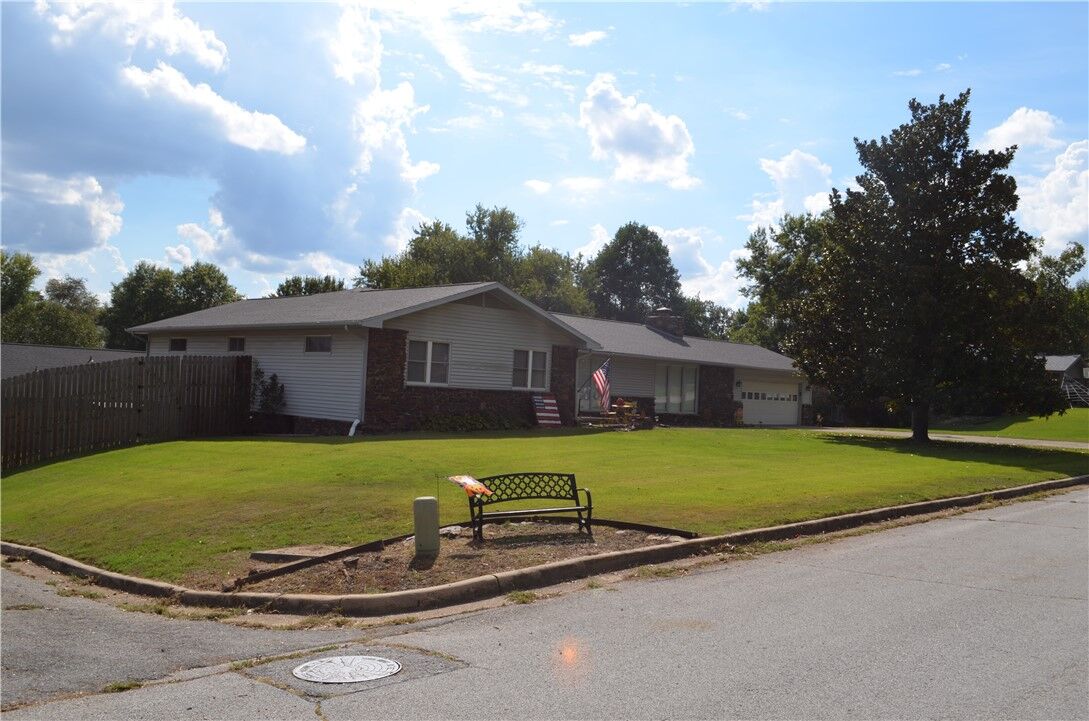 Property Photo: 1600 Brentwood Drive AR 72601