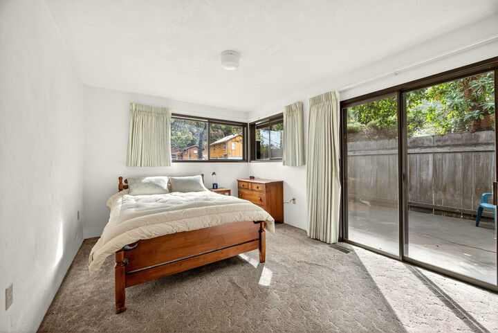 Property Photo:  809 Beach Street  OR 97520 