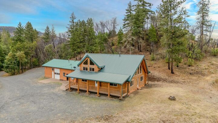 Property Photo: 4015 Indian Creek Road OR 97539