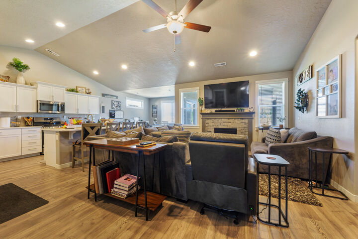 Property Photo: 3370 NW 15th Street OR 97756