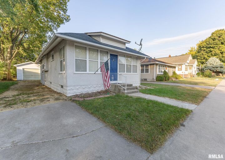 239 17th Place  Clinton IA 52732 photo