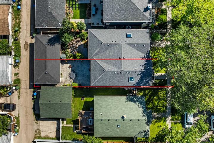 Photo de la propriété:  120 7 Avenue NE  AB T2E 0M5 