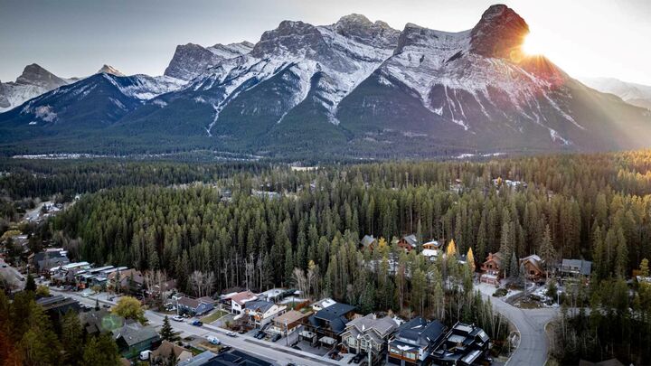 Photo de la propriété: 269B Three Sisters Drive AB T1W 2M4
