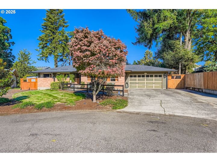 Property Photo:  10311 NE Russell Ct  OR 97220 