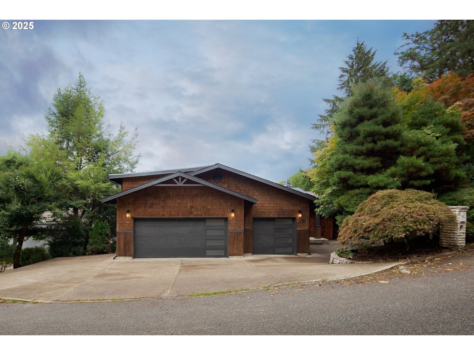 Property Photo: 3400 SW Sherwood Pl OR 97239