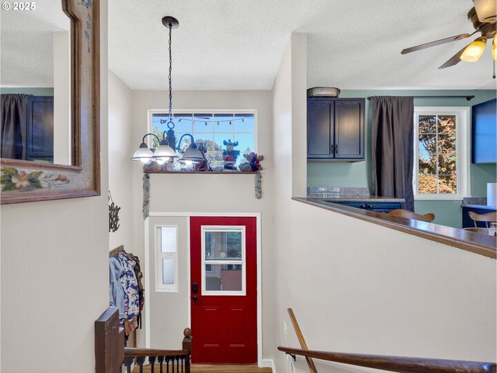Property Photo:  19130 NE Wasco Ct  OR 97230 