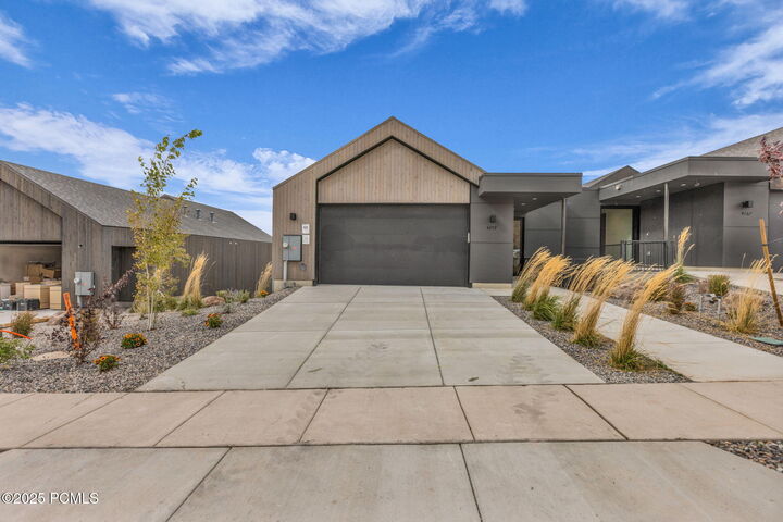 Property Photo: 4259 E Escalante Lane UT 84036