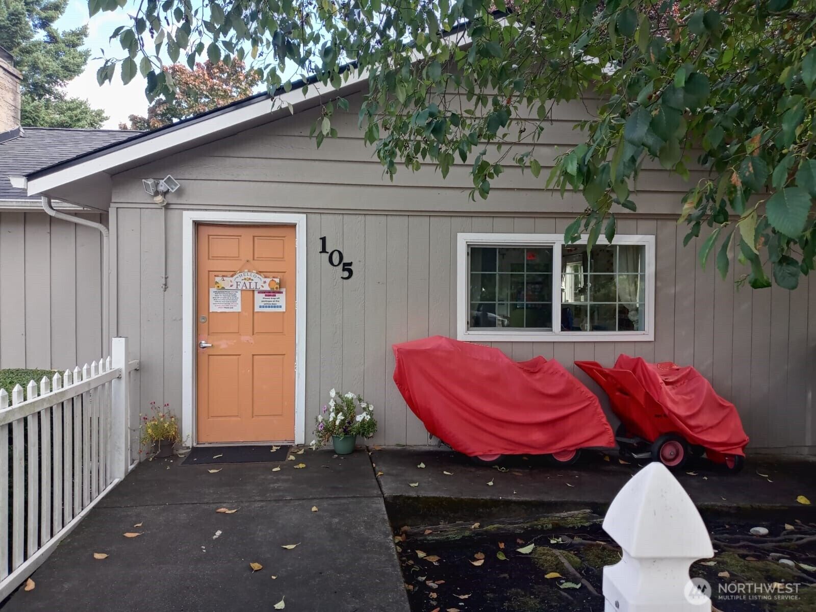 Property Photo:  105 NE 193 Street  WA 98155 