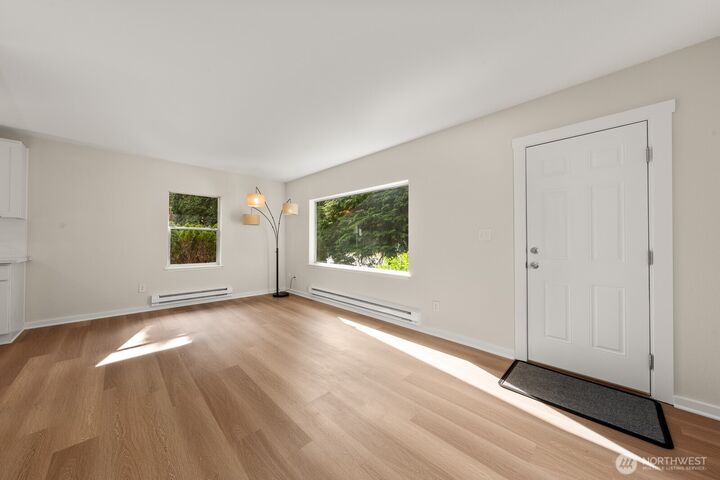 Property Photo:  14728  32nd Avenue NE  WA 98155 