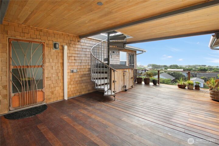 Property Photo: 35302 I Place WA 98640