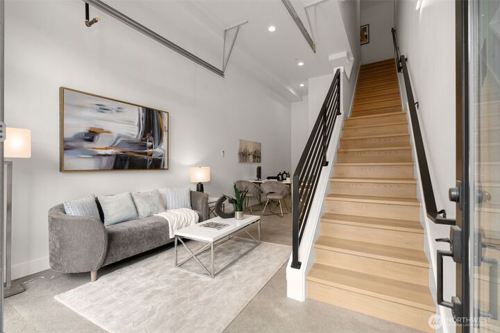 Property Photo:  6245  Airport Way S B  WA 98108 
