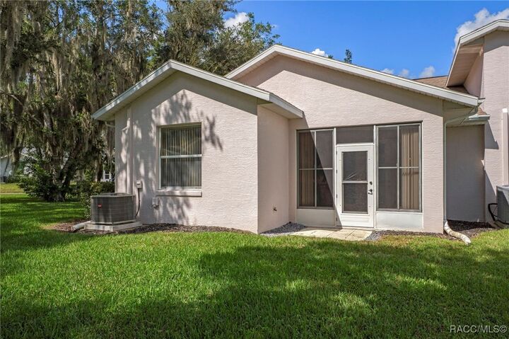 Property Photo: 6800 E Queensbury Lane FL 34452