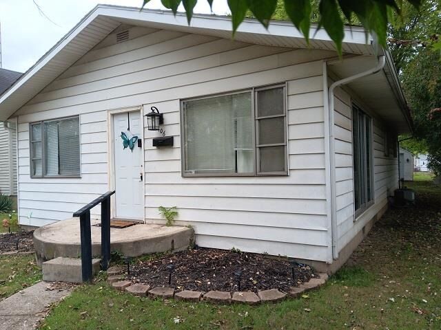 Property Photo:  106 NW G Street  IN 47374 