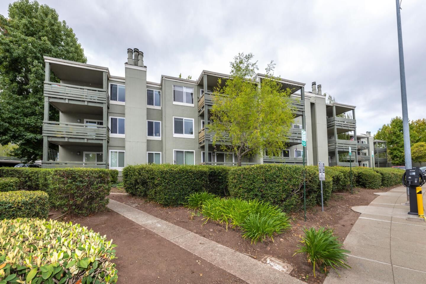 Property Photo:  4008 Farm Hill Boulevard 102  CA 94061 