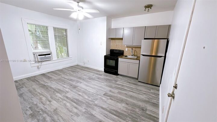 Property Photo: 842 Meridian Ave 2C FL 33139