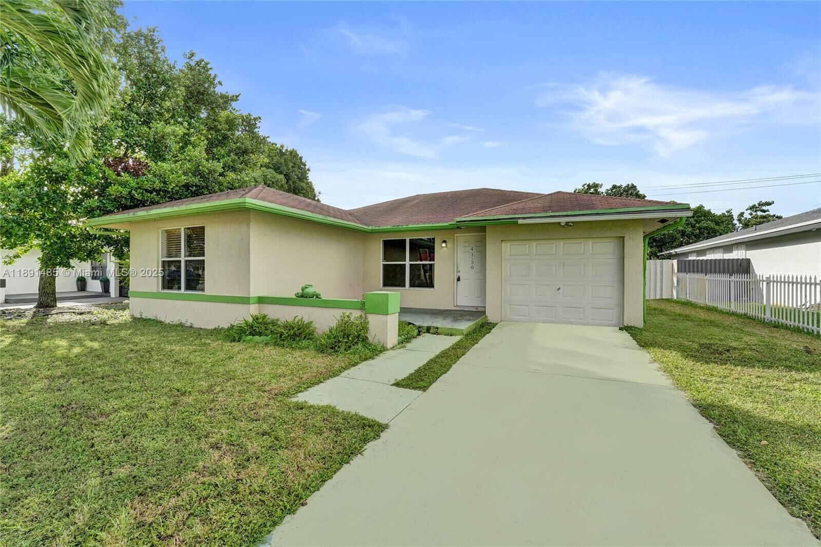 Property Photo: 4130 SW 26th St FL 33023