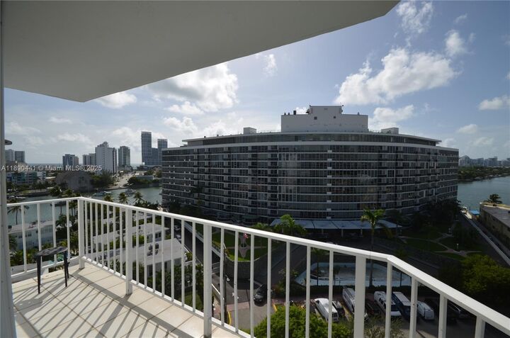 Property Photo:  6900 Bay Dr 9D  FL 33141 