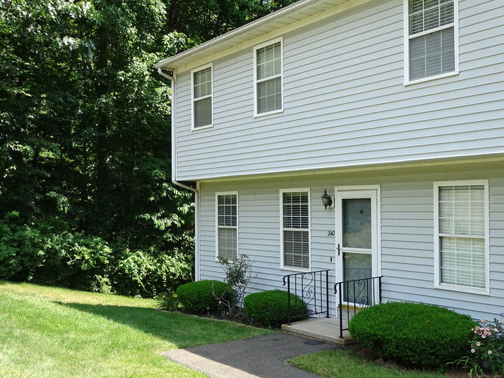 Property Photo:  240 Austin Ryer Lane 240  CT 06405 