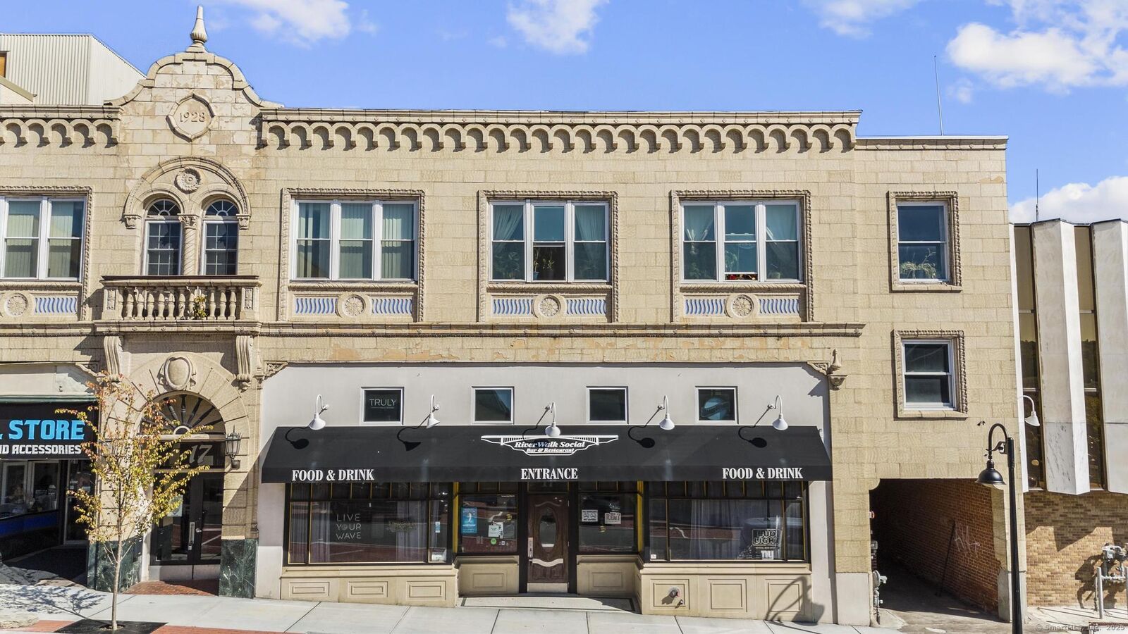 Property Photo: 17 Elizabeth Street CT 06418