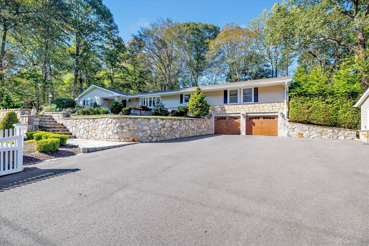 Property Photo:  20 Brinsmayd Avenue  CT 06614 