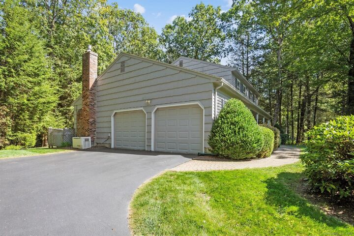 Property Photo:  16 Berkshire Way  CT 06070 