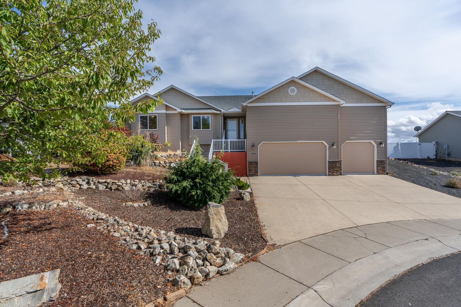 Property Photo: 1020 N Olson Hill Ct WA 99022