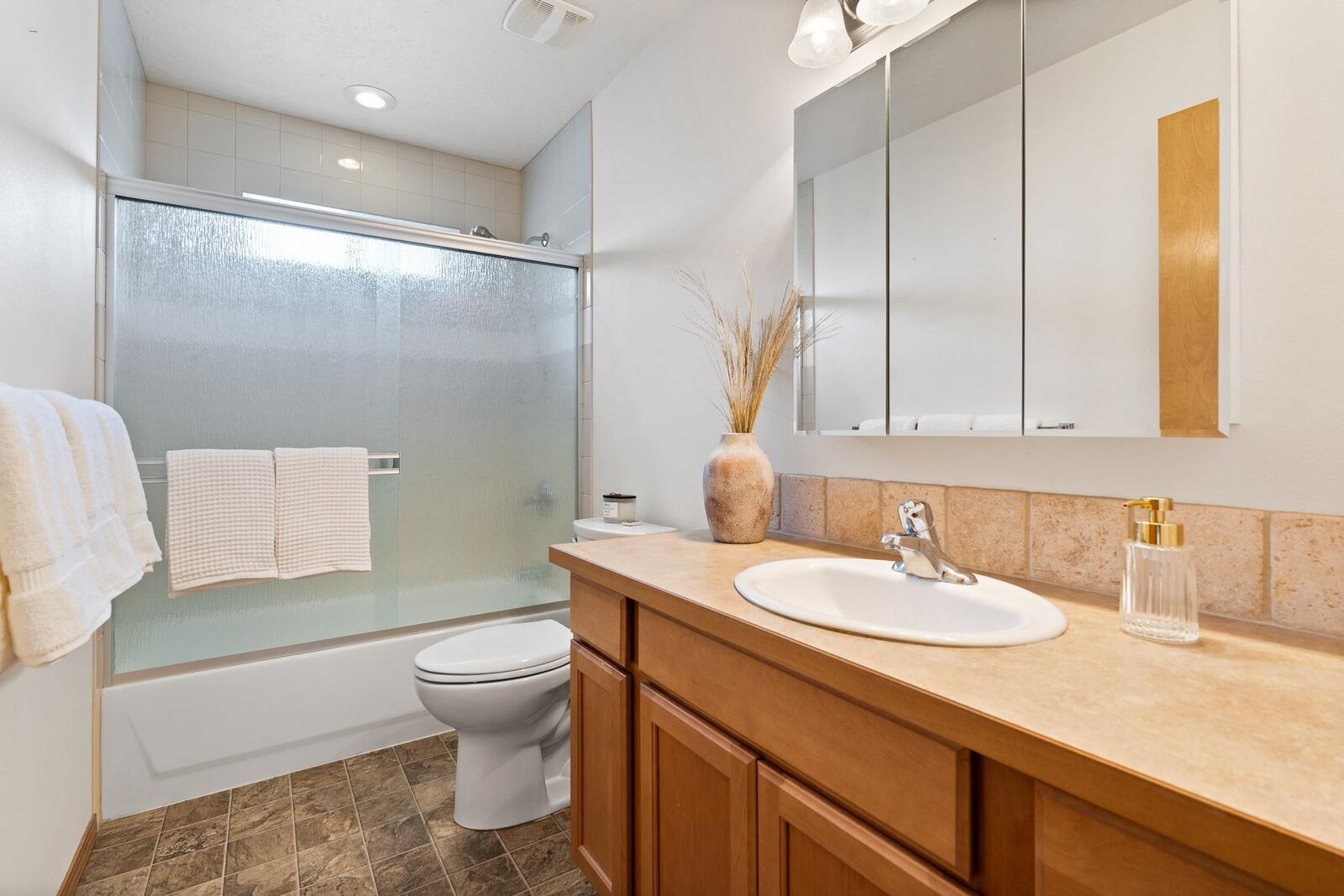 Property Photo:  1020 N Olson Hill Ct  WA 99022 