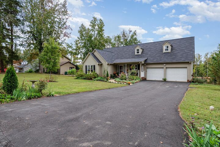 Property Photo:  302 Sundance Way  SC 29302 
