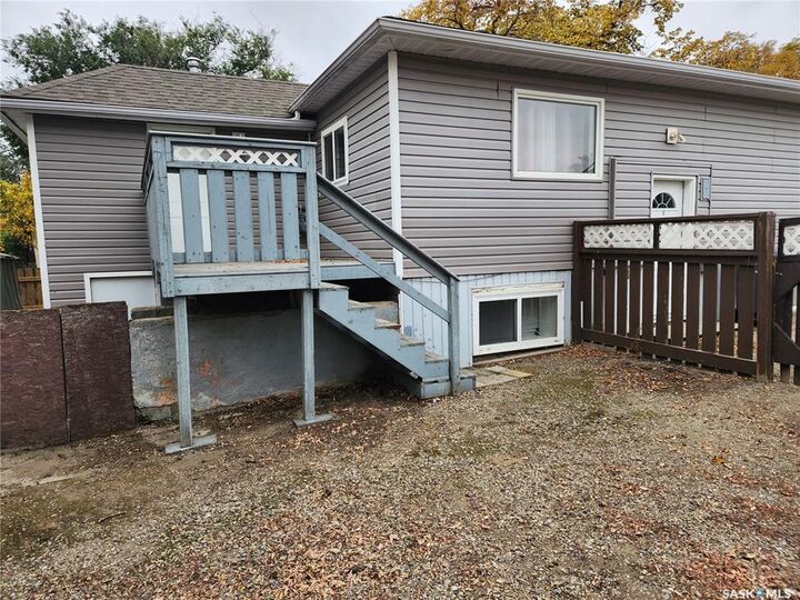 Property Photo:  19 10th Avenue NE  SK S9H 2T1 