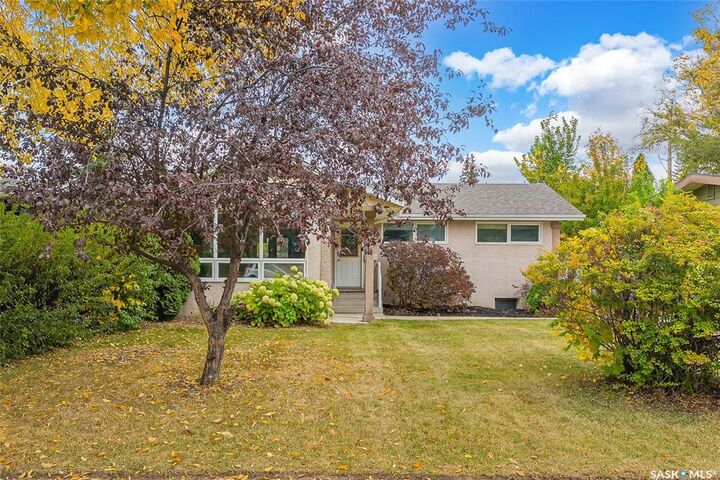 Property Photo:  2703 Jarvis Drive  SK S7J 2V2 