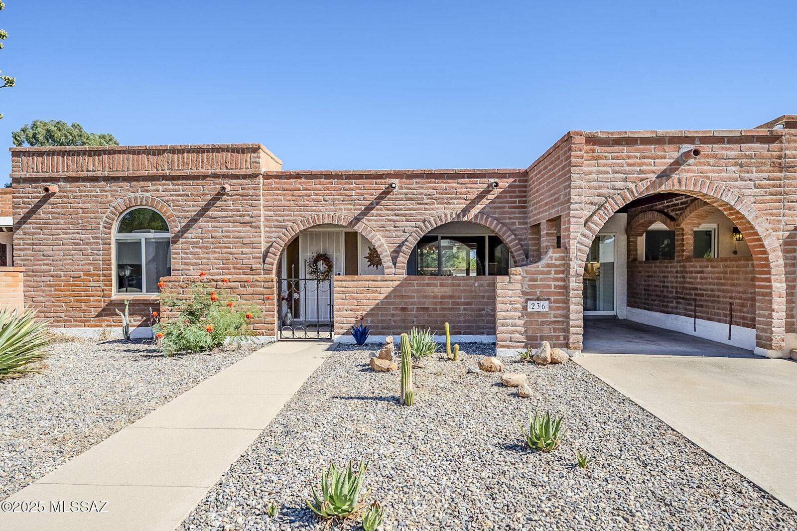 Property Photo:  236 E Paseo Churea  AZ 85614 