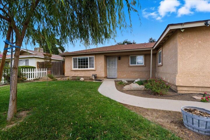 Property Photo: 716 S Kazarian Street CA 93274