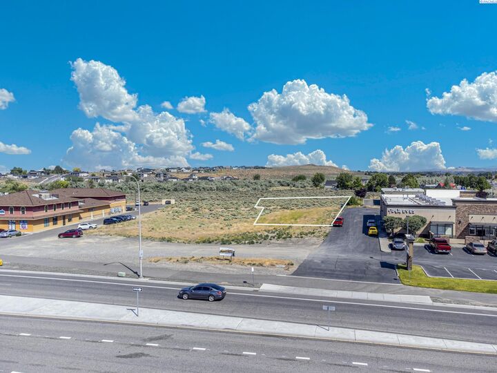 Property Photo: 1000 Nka Queensgate WA 99352