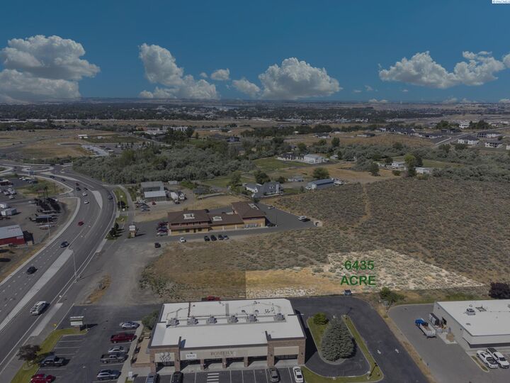 Property Photo:  1000 Nka Queensgate  WA 99352 