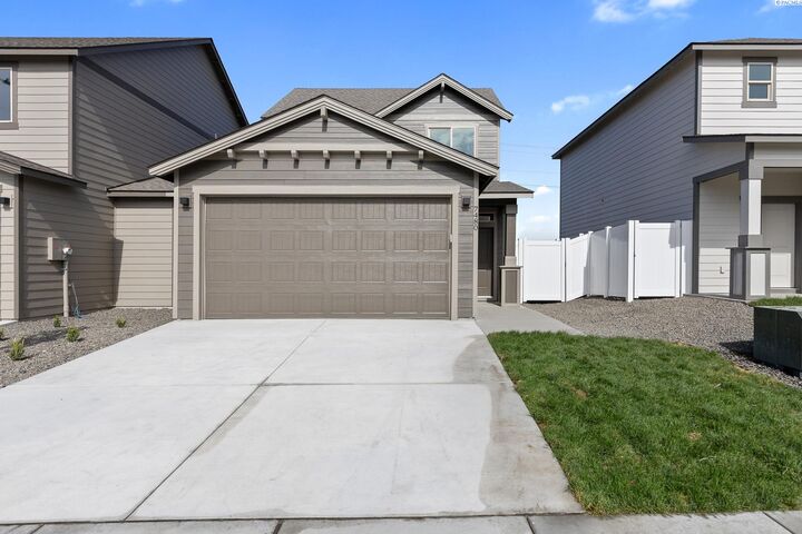 Property Photo: 7480 Grapevine Ct WA 99353