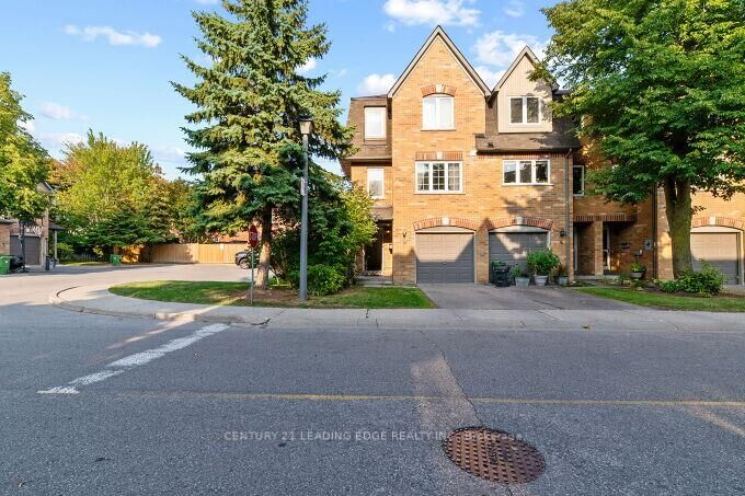 Photo de la propriété:  6400 Lawrence Avenue E 15  ON M1C 5C7 