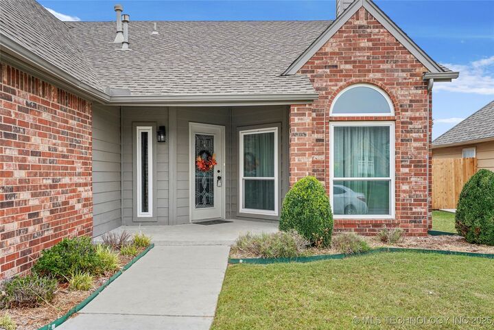 Property Photo:  18717 E 50th Place S  OK 74134 