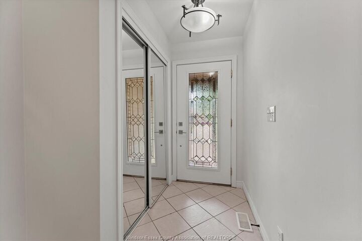 Photo de la propriété: 10540 Halstead Crescent ON N8R 2C4